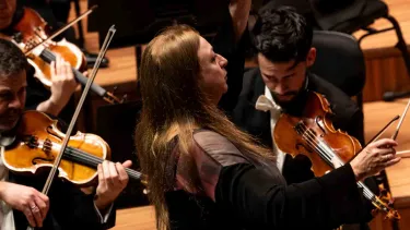 Simone Young conducts the Sydney Symphony Orchestra.